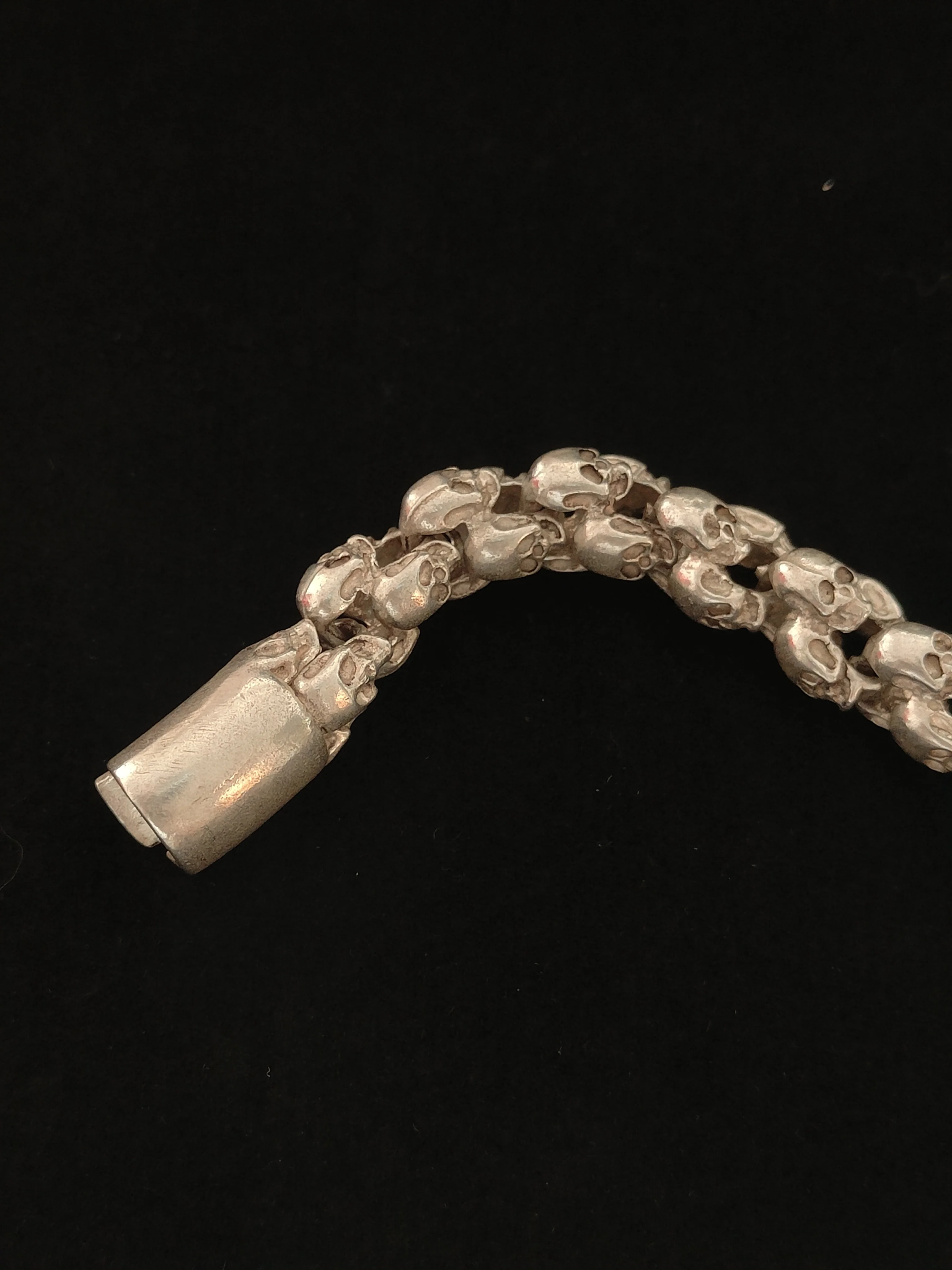 Chinese retro white copper Miao silver ethnic style collectible silver skull amulet gift