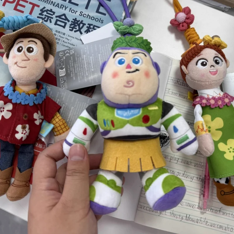 Disney Pluche Hanger Toy Story Seaside Chill Zomer Serie Schattige Aardbei Beer Pluche Hanger Sleutelhanger Speelgoed Kinderen Kawaii Gift
