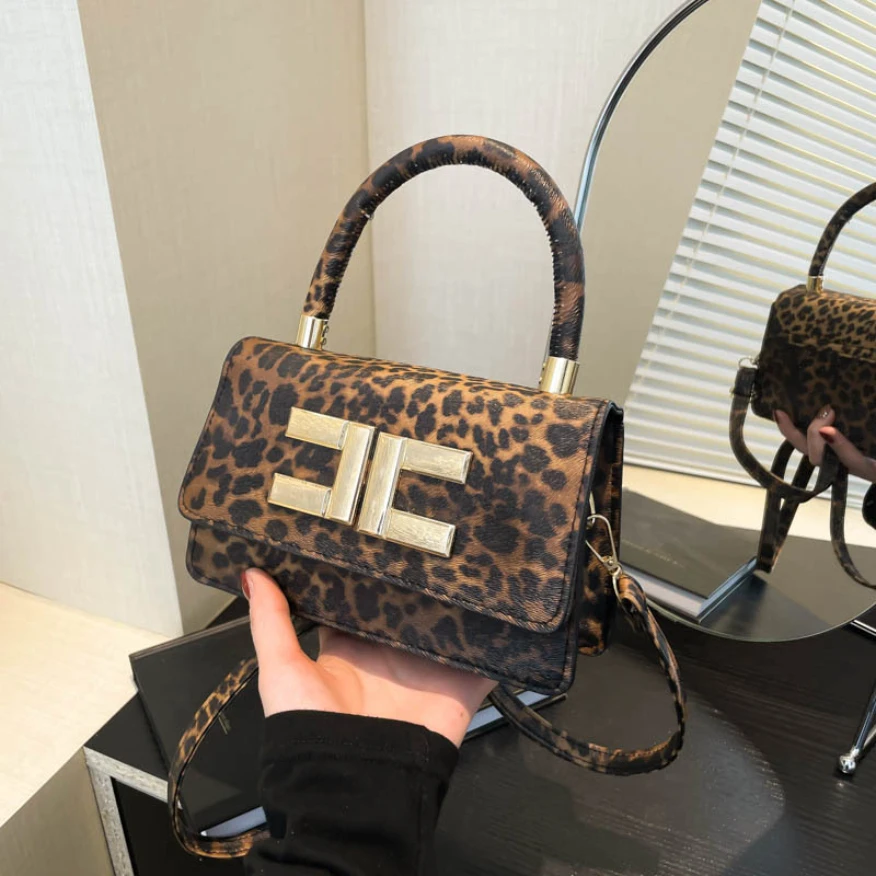 

2025 new Popular Bags This Year Mini Chain Bag Luxury Designer Women's Small Crossbody Bags High-end Texture Niche Lady Flap