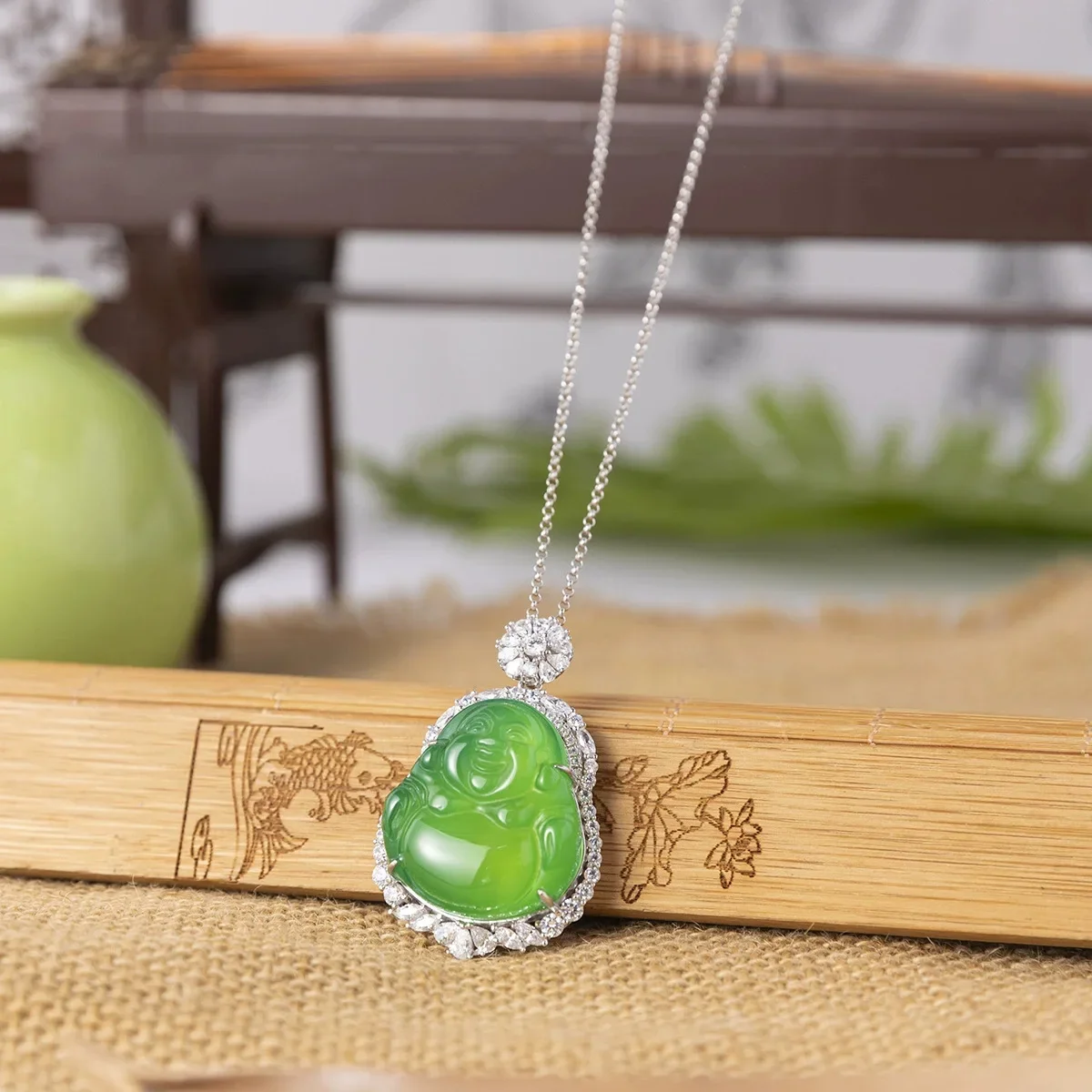 

2025 Jade gourd necklace, women's Chinese-style collarbone chain, light luxury, niche and versatile neck chain, ancient style
