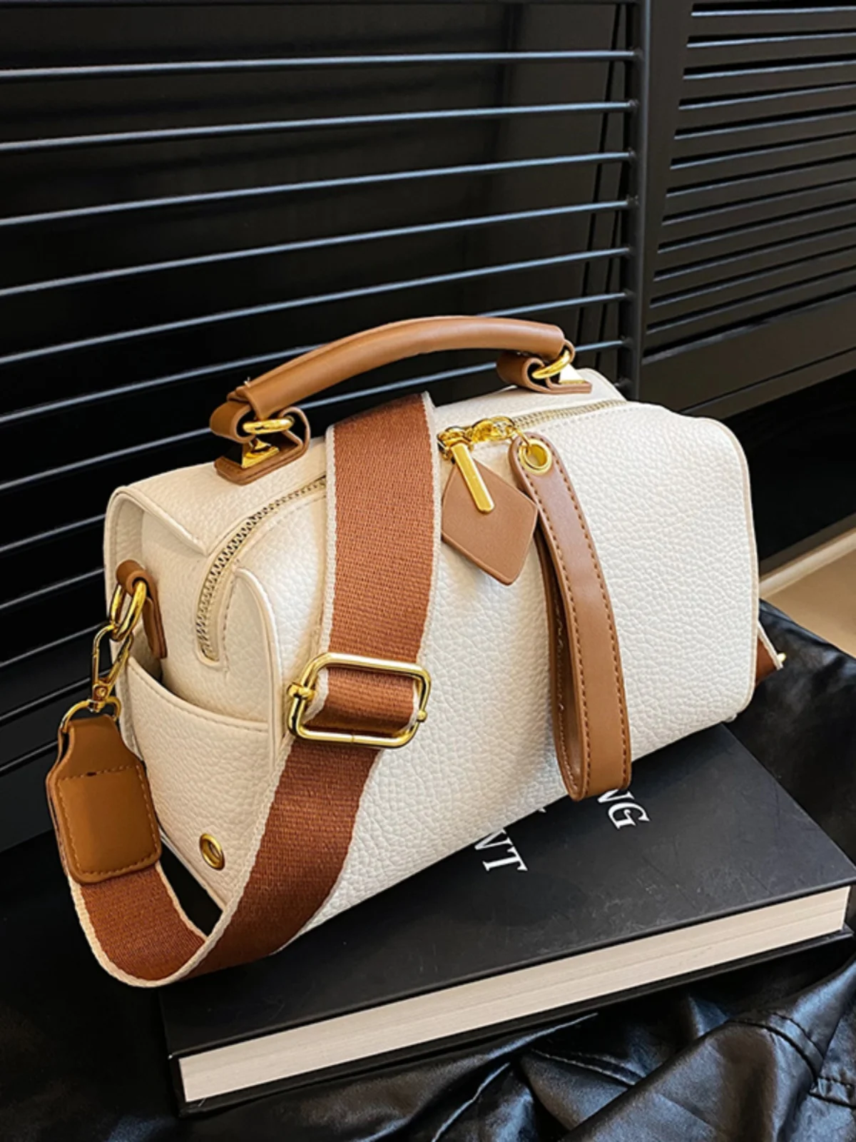 Thick Chains Crossbody Bag For Women 2023 New Luxury High Quality Brown Black Khaki Mini Square Hand Bags