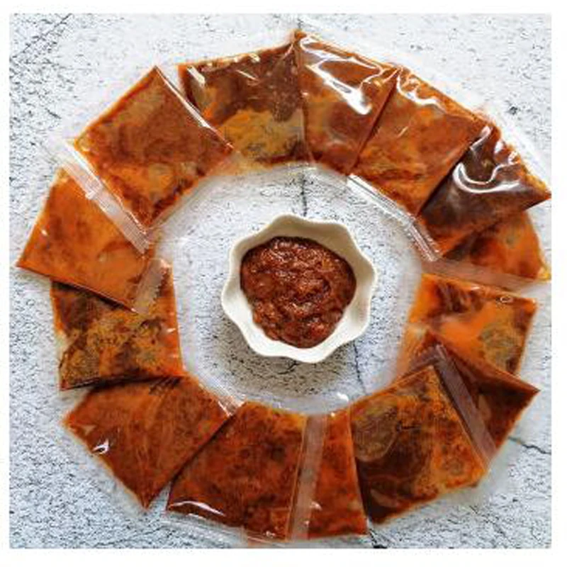 آلة تعبئة عبوات الكيس الصغيرة آلة تعبئة المياه الأوتوماتيكية لزيت الصلصة السائلة وعصير الحليب