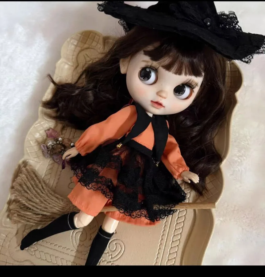 

4pcs 2026 Halloween style Main clothes ➕ apron ➕ hat ➕ broom for Blythe/landoudou (Fit for Lulu,ymy24,Ob22,24,26,zone, Jenny)