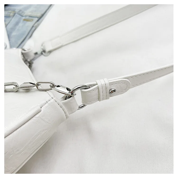 Schicke Strukturierte Casual Tragetasche mit Silberkettendetail Unterarmtasche Abnehmbarer Anhänger Trendige Mini-Schultertasche für Frauen Alltag – Detail 10
