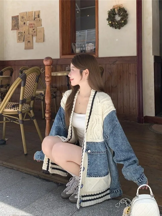 معطف كارديجان نسائي كبير الحجم بنمط الدنيم المرقع على الطراز الرجعي، دافئ وسميك بأكمام طويلة وأزرار، أنيق لفصلي الخريف والشتاء