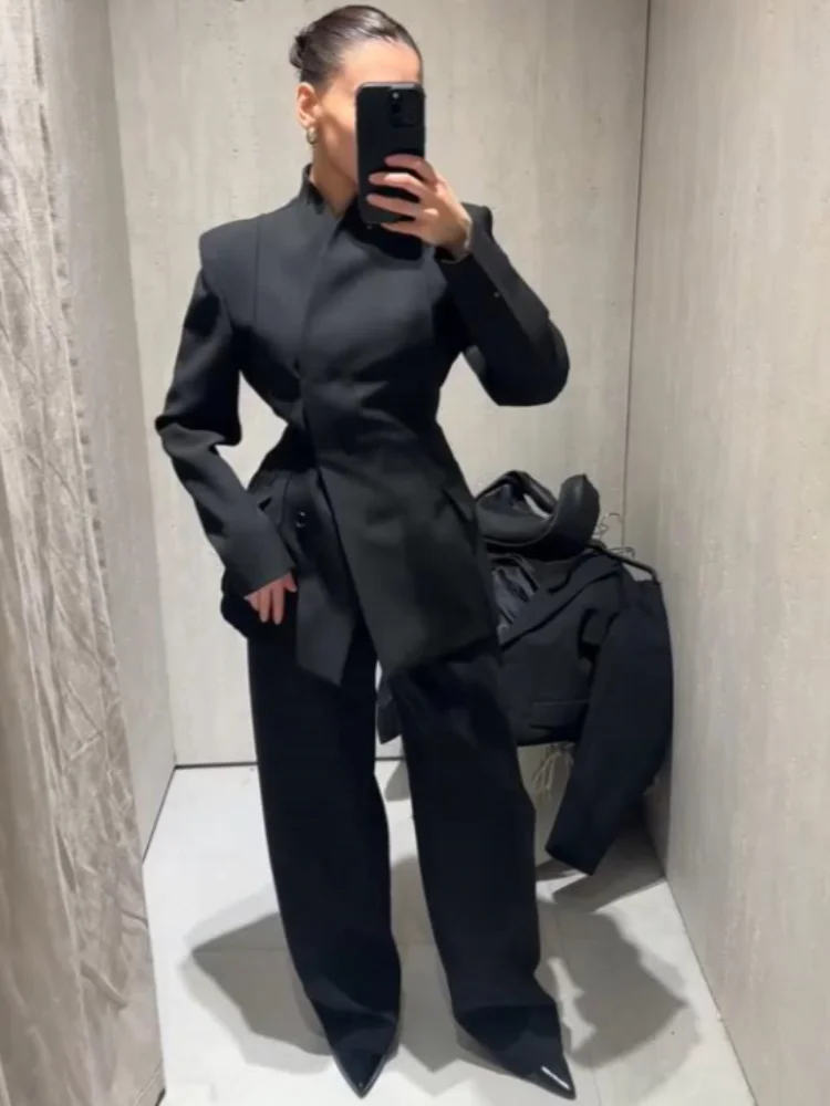 

Повседневный черный брючный костюм-двойка для женщин: пиджак с длинными рукавами на пуговицах и прямые брюки с завышенной талией, однотонный комплект, модный женский костюм Весна 2026