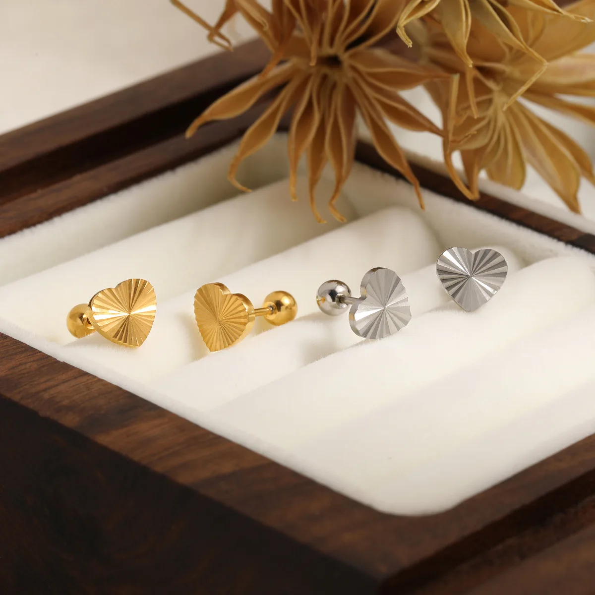 High Quality Waterproof Stainless Steel Classic Shiny Love Heart Shape Earrings Unisex Fashion Jewelry Gift For Women Men Girls