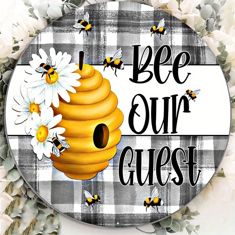 

Bee Our Guest Sign-прочная алюминиевая металлическая конструкция, круглый дизайн венка, подвесная дверь, уникальный декоративный акцент