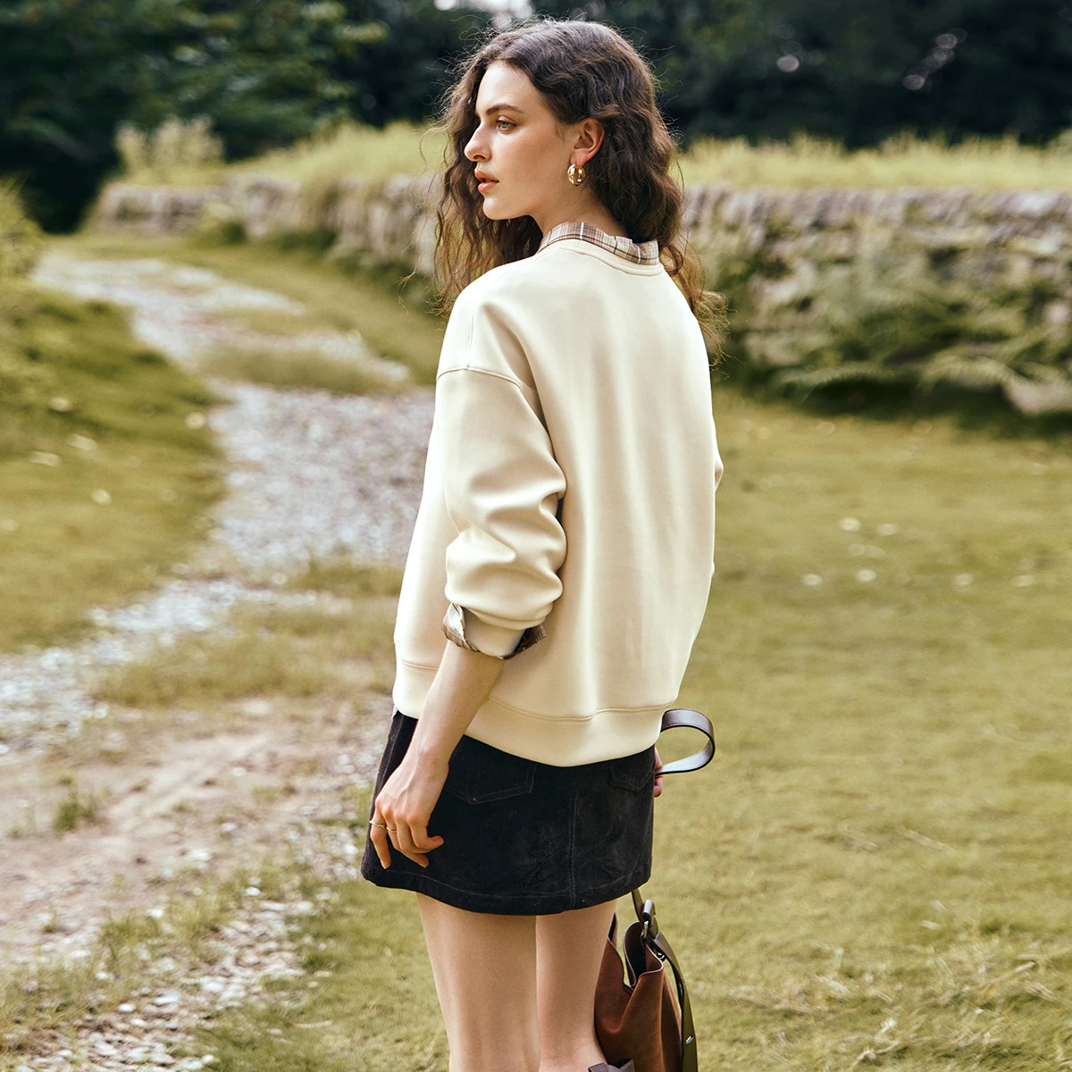 OLrain Women Sweatshirts Autumn 2025 New American Style Casual Loose Pullover Embroidered O-neck Knitted Tops Female O57QR001315