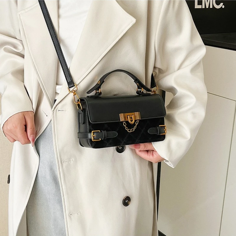 

Modern and popular comfortable crossbody bag, casual travel women's chain shoulder bag, fashionable and trendy small square bag