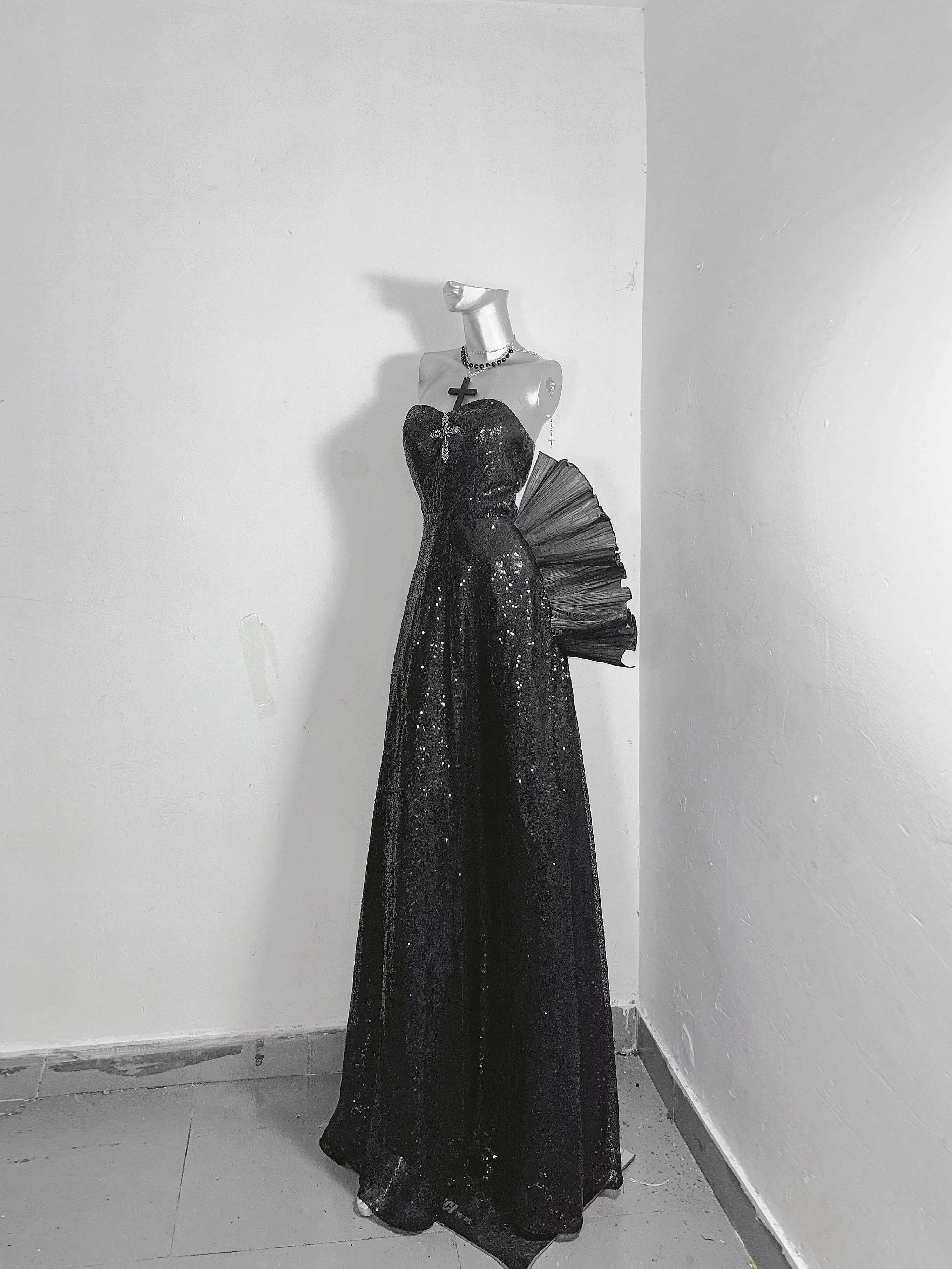 

Yexia*TDH Dark Aesthetic Gothic Sparkling Sequin Three-Dimensional Fish Fin Floor-Length Flare Dress Gown