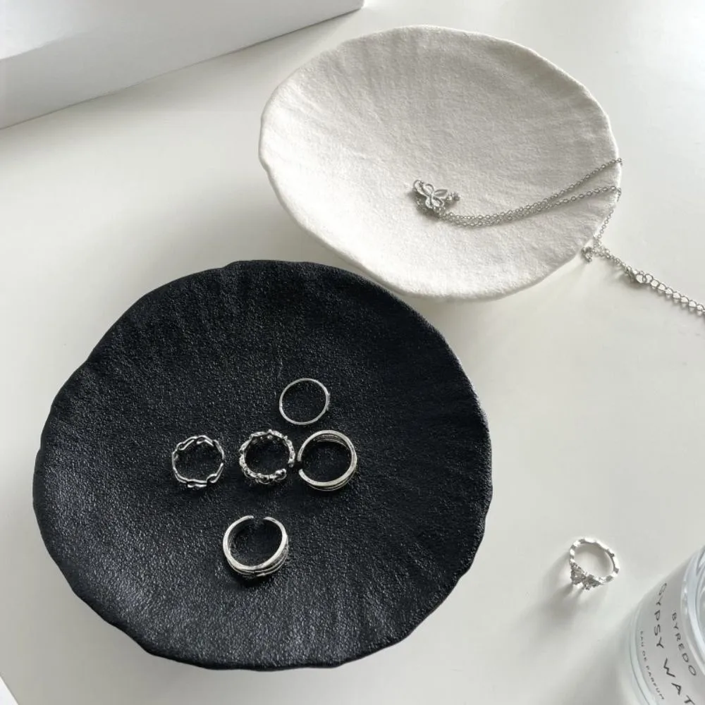 Unique Ceramic Jewelry Storage Tray Irregular Creative Three Legged Tray Portable Multi-Function Desktop Storage Plate Food