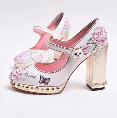 

Женские туфли-лодочки с круглым носком и заклепками в стиле розы, туфли-лодочки на массивном высоком каблуке с пряжкой и ремешком, индивидуальные туфли Marry Jane