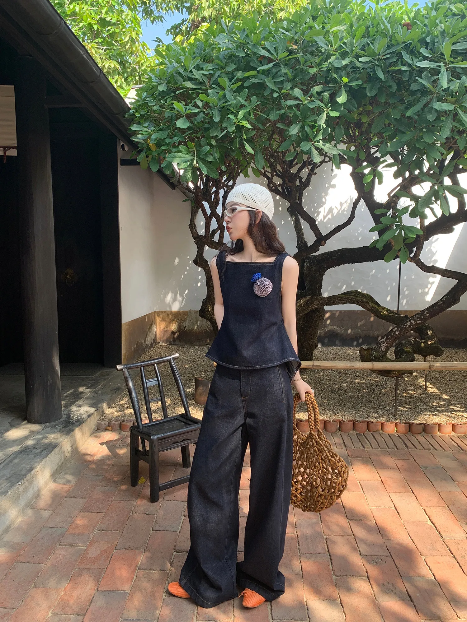 

Женский джинсовый комплект Le Rouge: жилет с завязками и джинсы, уличный стиль, квадратный воротник, с вырезами, для повседневной носки