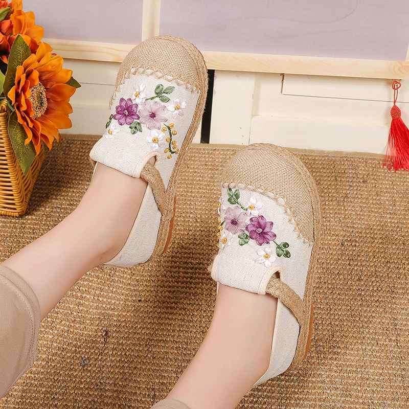 New Embroidery Flowers Flats for Women 2024 Autumn Comfortable Canvas Casuals Shoes Woman Chinese Style Espadrille Shoes Female