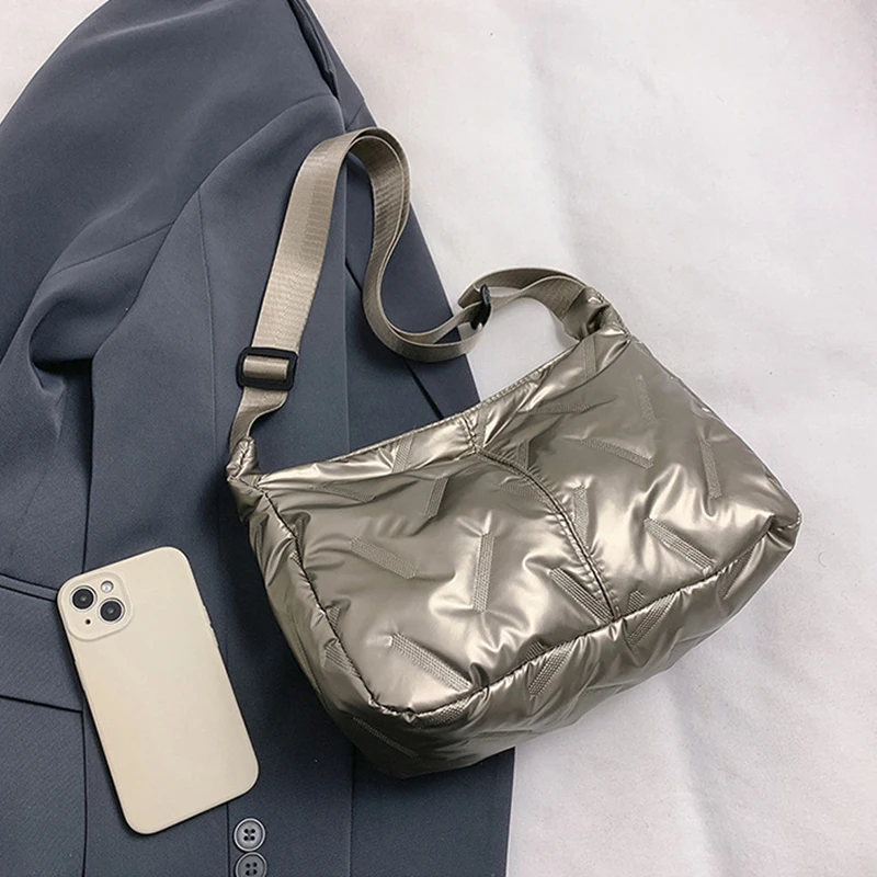 Mode Puffy Hobo Bag Daunen Tote Handtaschen Frauen Stepp Tote Tasche Große Kapazität Gepolsterte Schulter Tasche Casual Winter Pendeln Tasche – Detail 27