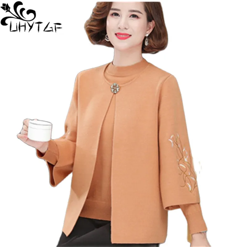 

UHYTGF Quality Knitted Cardigan Women Spring Autumn Sweater Two Piece Set Female Embroidery Mom Tops Casual Ladies Sweaters 1877