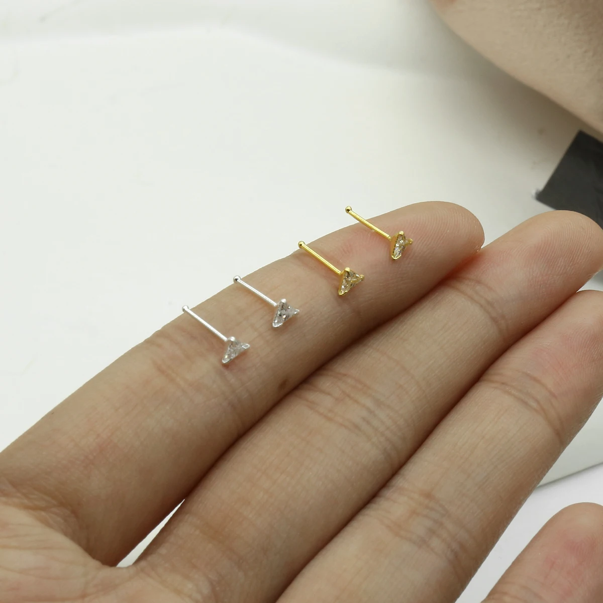 Sterling Silver 925 Jewelry Elegant Women Crystal Pierceing Nose Stud Luxury Zircon 3.0mm Diagonal Triangle Pierceing Nnose Nail