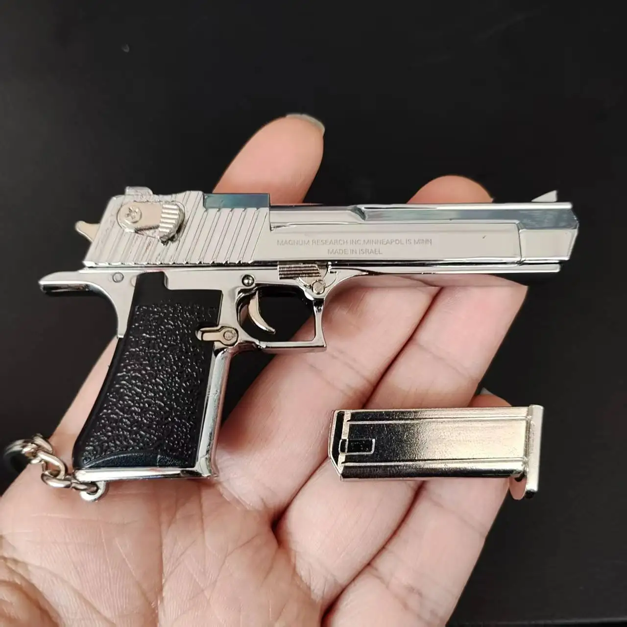 1:3 Legering Desert Eagle Pistool Model Mini Gun Sleutelhanger vergulde Tas Hanger Afneembare Speelgoed Pistool Voor Volwassen kinderen Gift