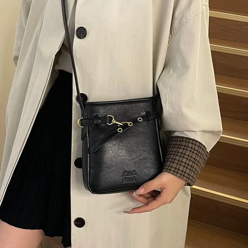 

Дизайнерская классическая винтажная сумка для подгузников: однотонная стильная кожаная сумка через плечо для элегантных и модных женщин