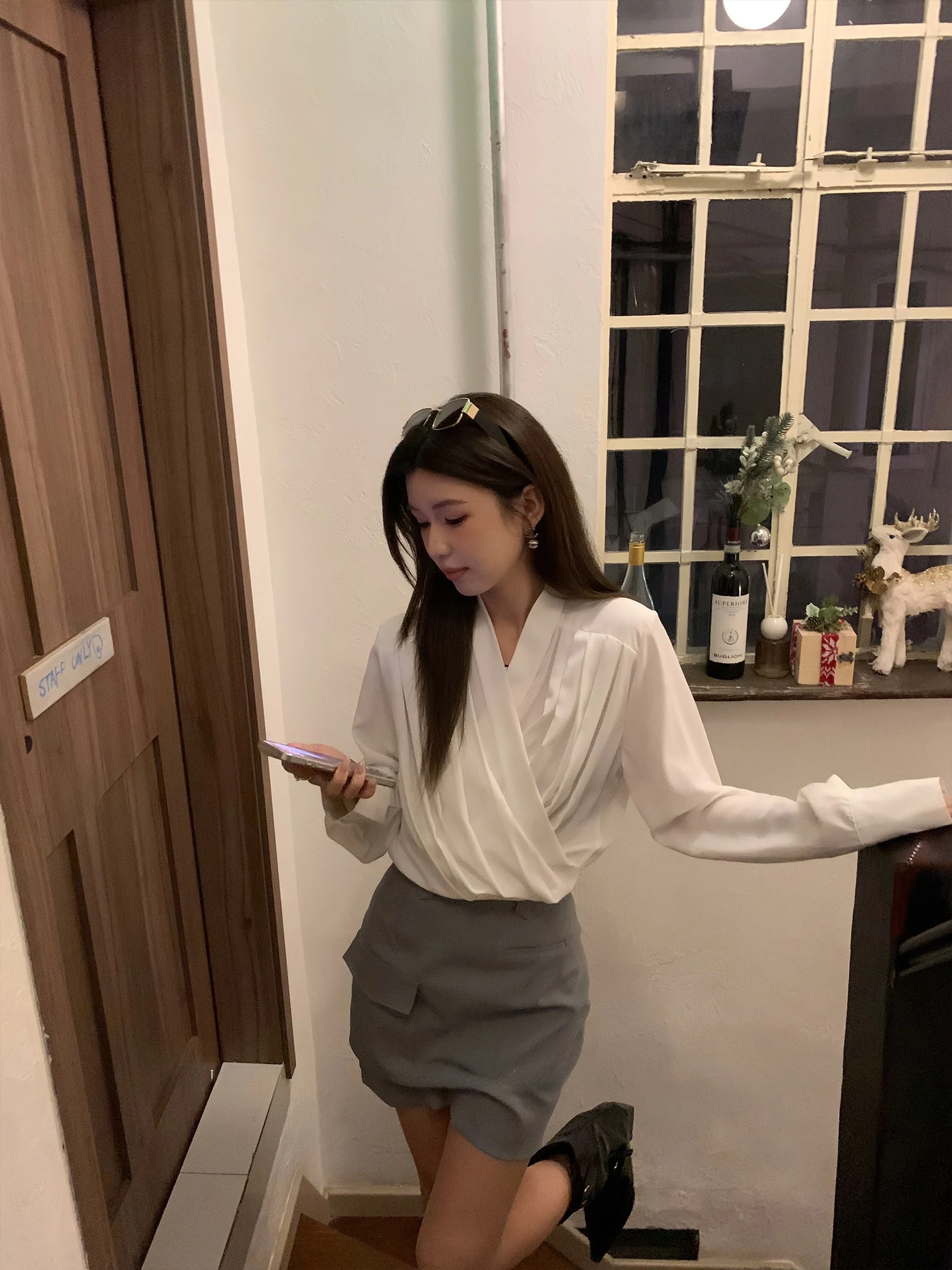 

Элегантная шифоновая блузка с бантом для женщин, маленький размер, для офиса и повседневной носки, универсальная, прямого кроя, с длинным рукавом, дышащая, приятная к телу.