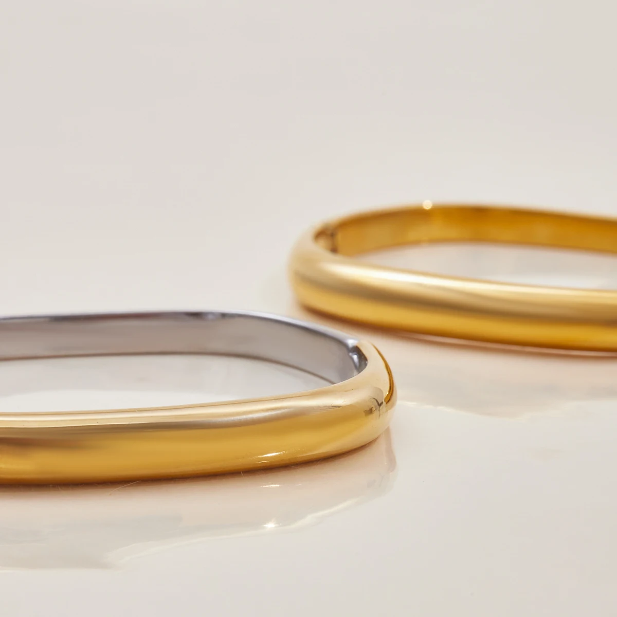 Trendy tweekleurige armband dames waterdicht hypoallergeen roestvrij staal open armband mode-sieraden cadeau