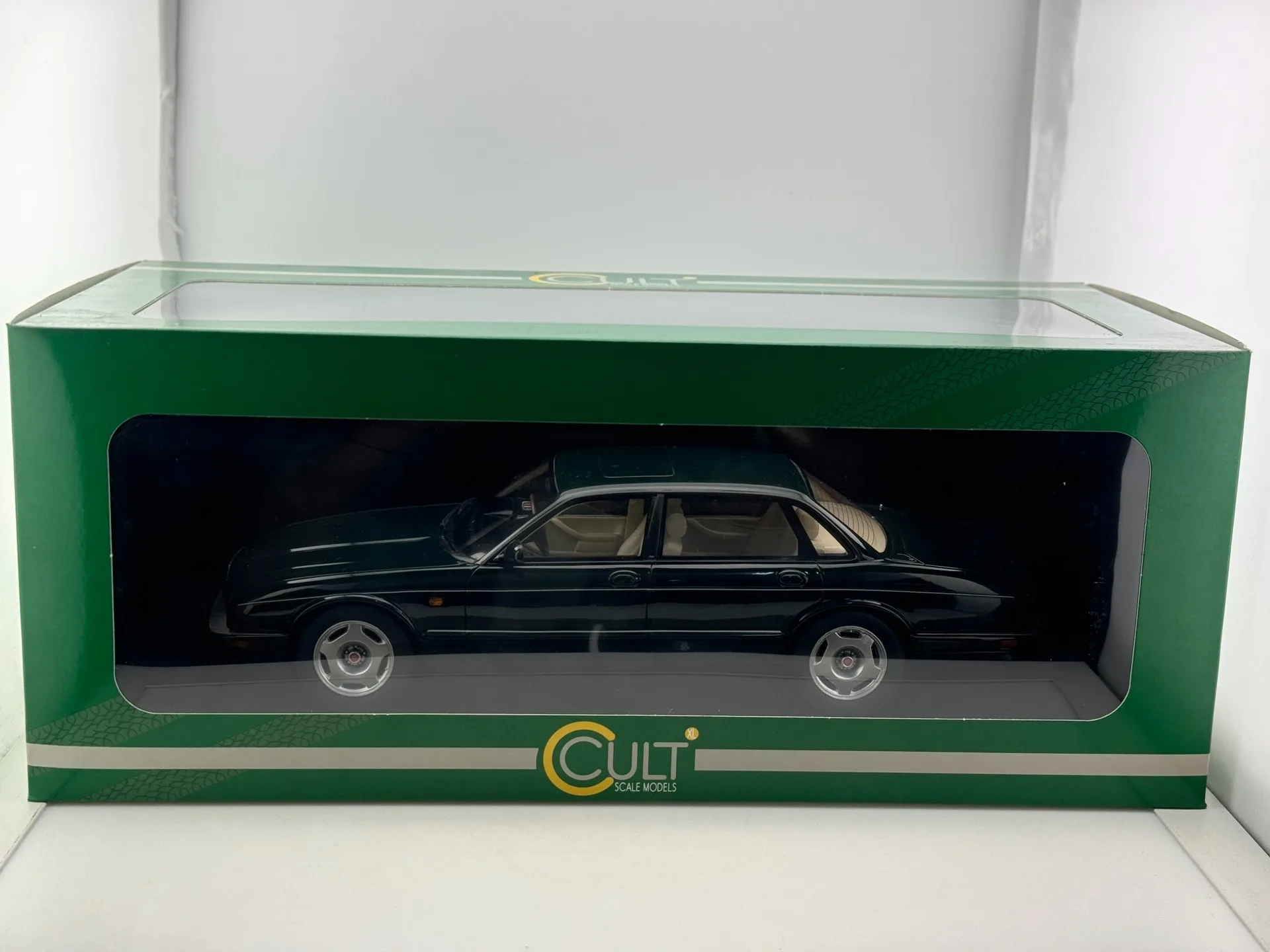 

Diecast CULT 1/18 Scale Jaguar 1995 XJP X300 Car Model Collectible Toy Gift Souvenir Display Ornament