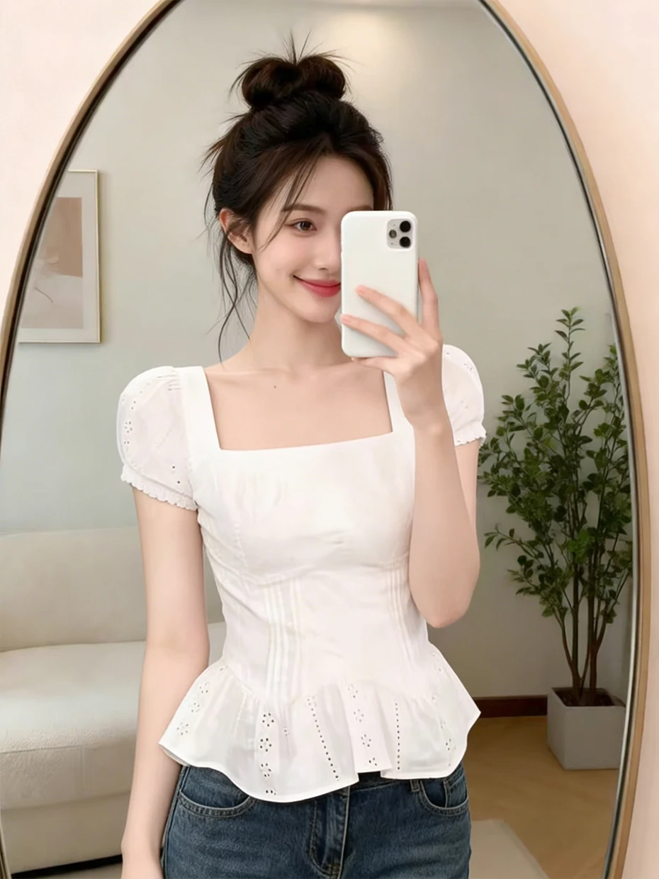 

Новая модная женская блузка с кружевной отделкой, коротким рукавом, одним открытым плечом, рукавами-фонариками и приталенным силуэтом из полиэстера для лета