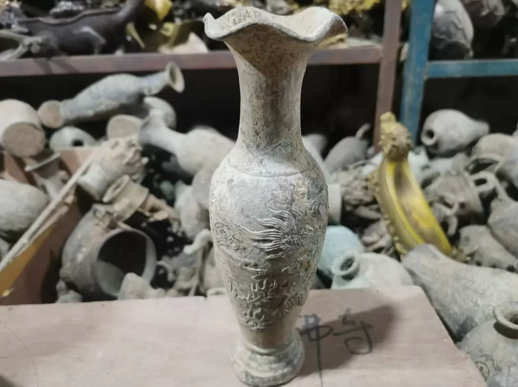 Old Bronze Be unearthed, Chinese Copper Dragon and Phoenix Pattern Vase