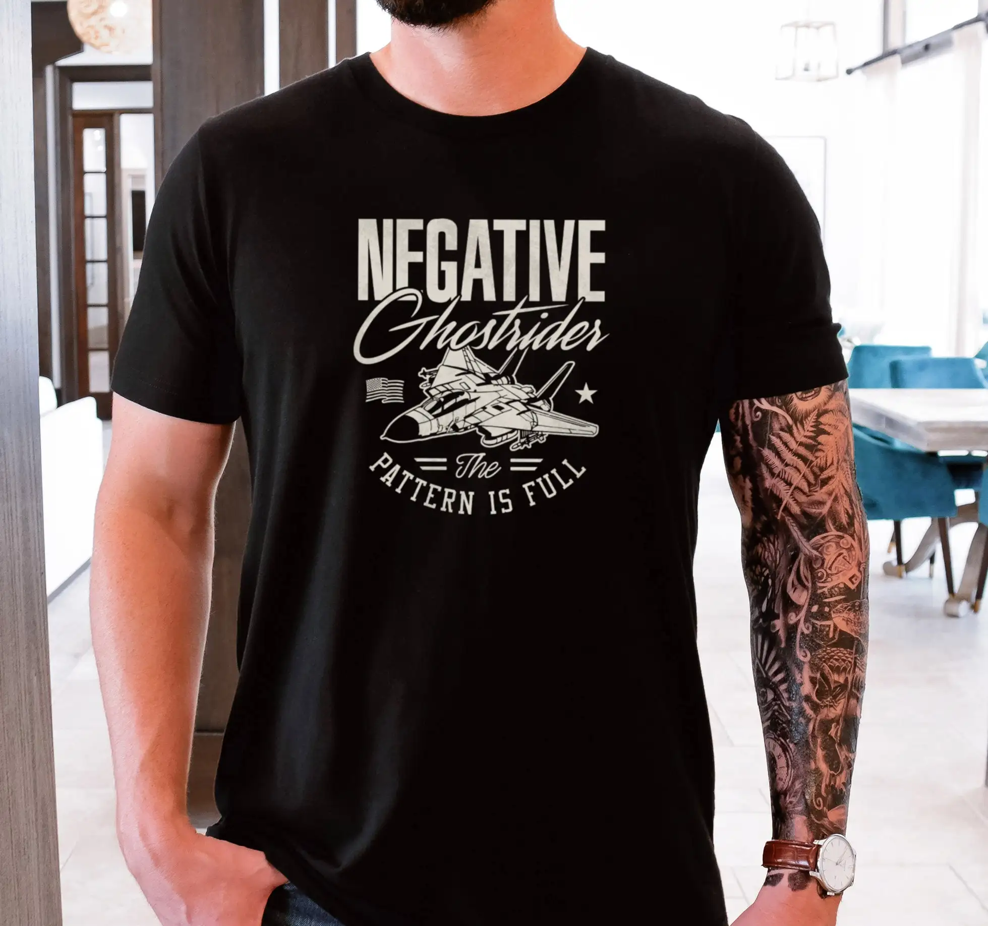 Отрицательная футболка с героями фильмов в ретро-стиле 80-х