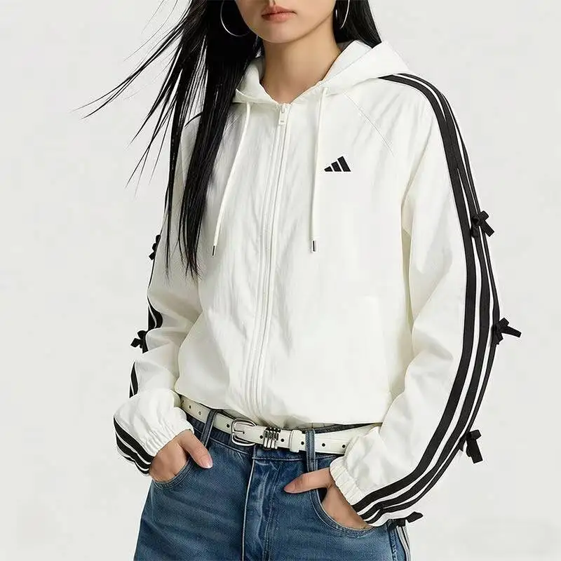Damen Adidas Loose Fit Kapuzenjacke mit drei Streifen und Mesh-Einsatz, Sportmantel KR7602/KR7603
