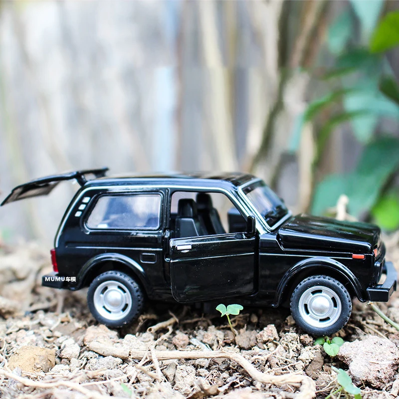 1:32 LADA NIVA Retro Car Model, Die-Cast Metal, Exquisite and Compact Pocket Car, Beautiful Collectible, Home Decoration