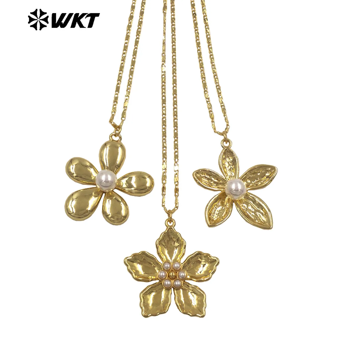 WT-N1516 Elegant Necklace Multiple Vivid Shape Flower Options Pearl Paved And Yellow Brass Pendants For Women Clavicle Chain
