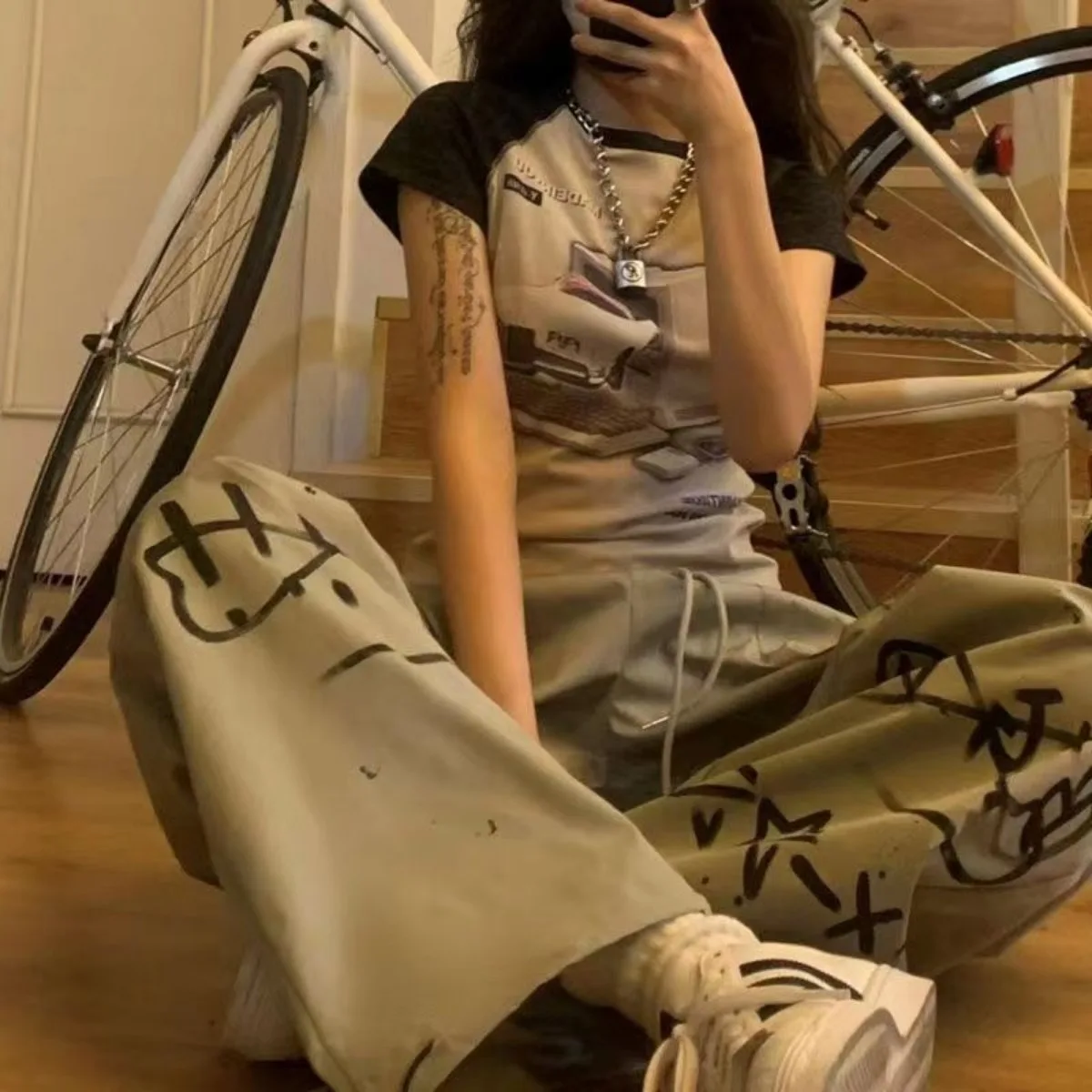 Pantaloni sportivi Street Hip Hop Graffiti Primavera ed estate da donna Nuovi pantaloni casual a gamba larga larghi e alla moda Arredamento per la casa