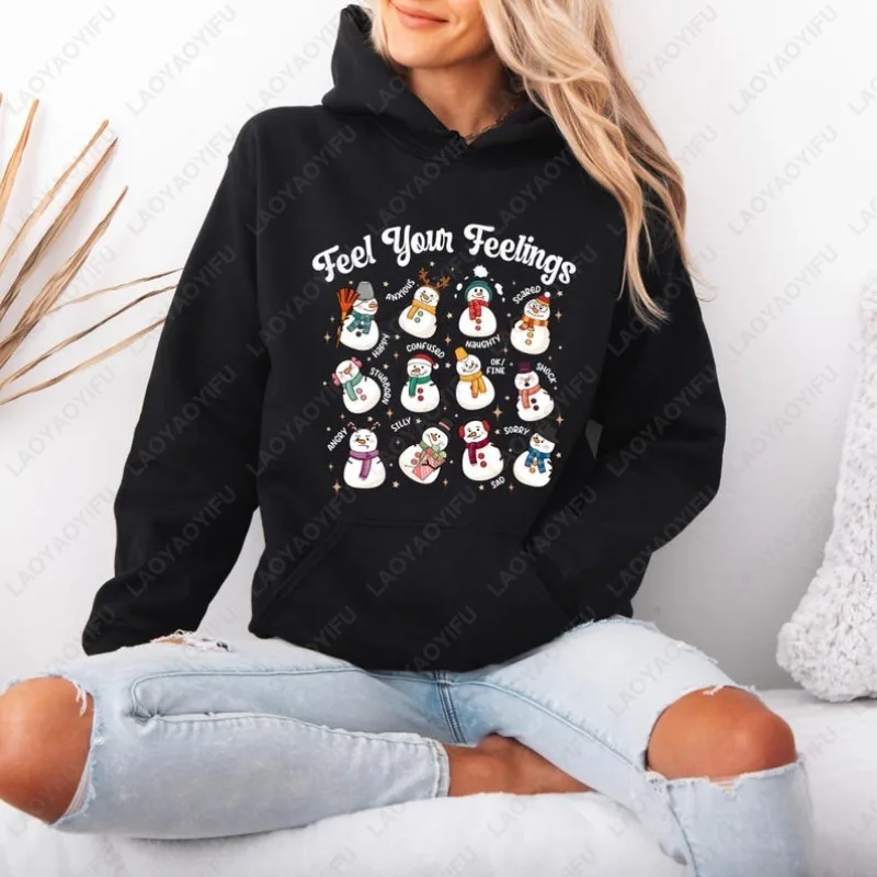 เสื้อฮู้ดลายกราฟิกตัวอักษร Snowman สำหรับเทศกาลคริสต์มาส แสดงความรู้สึกของคุณ ของขวัญคริสต์มาส สไตล์ลำลอง สนุก เรียบง่าย สร้างสรรค์ สำหรับทุกเพศ