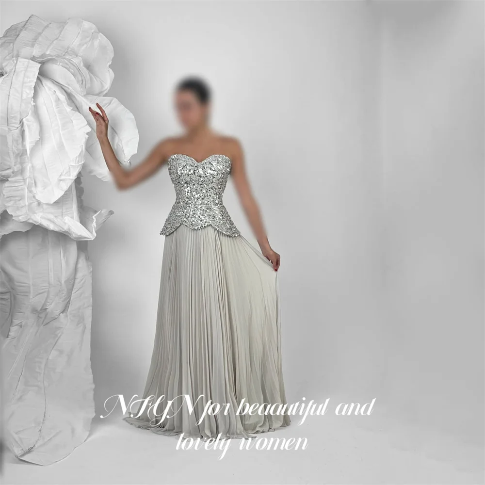 فساتين حفلات فضية من NFYN فساتين ليلية على شكل قلب فستان حفلة موسيقية مزين بالترتر للنساء مع حاشية مطوية فروم درريس مخصص #3