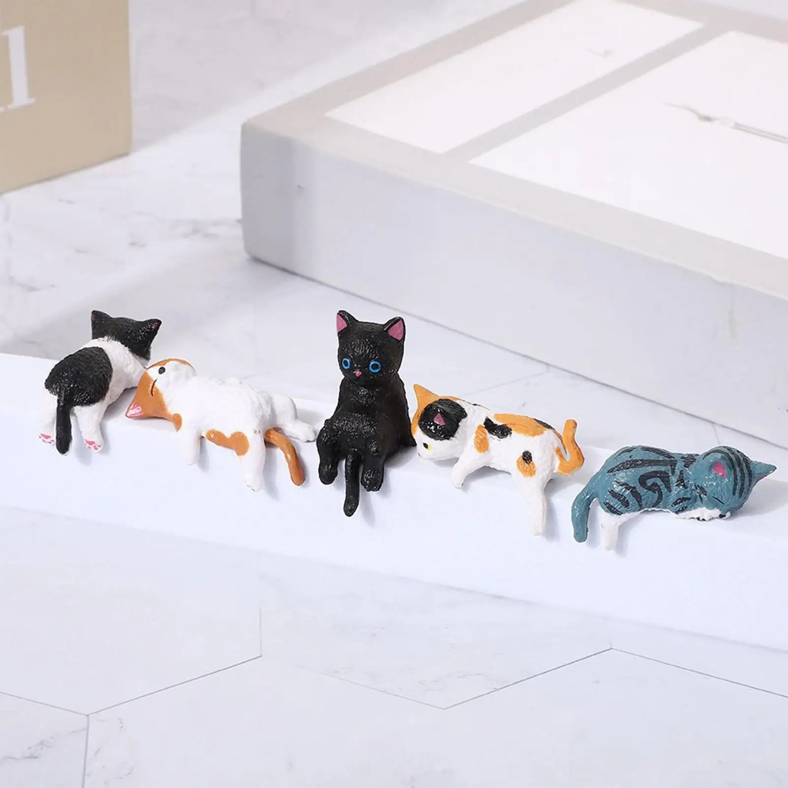 5Pcs Mini Cat Figurines Set, Cartoon Resin Kitten Figures, Cute Car Dashboard Decor Ornament for Women Vehicle SUV Desk Home