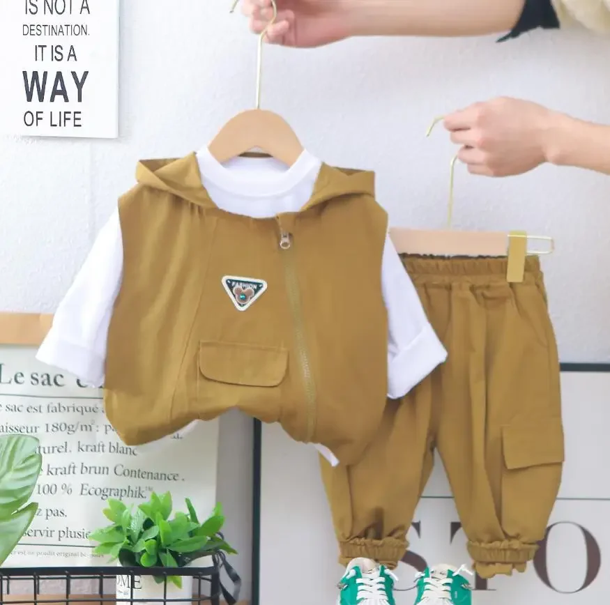 

Boys Spring Autumn Sets 2025 Luxury Designer Kids Baby Clothes Hooded Cargo Vest+White T-shirts+Pants 3PCS Children Jogging Suit