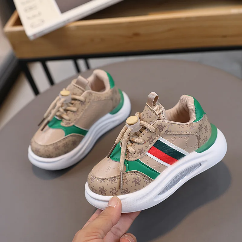 Nuove scarpe Casual per bambini scarpe da ginnastica di moda per ragazzi e ragazze scarpe sportive da corsa per bambini leggere e antiscivolo