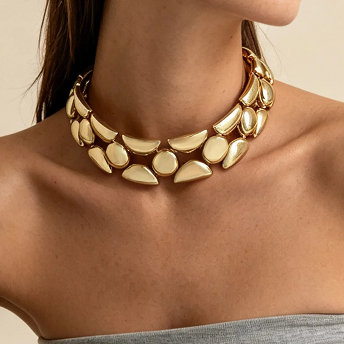 Auffällige, klobige Gold-Choker-Halskette für Frauen, geometrische Metallhalsketten, Statement-Schmuck, Halsaccessoires 2026 – Detail 2