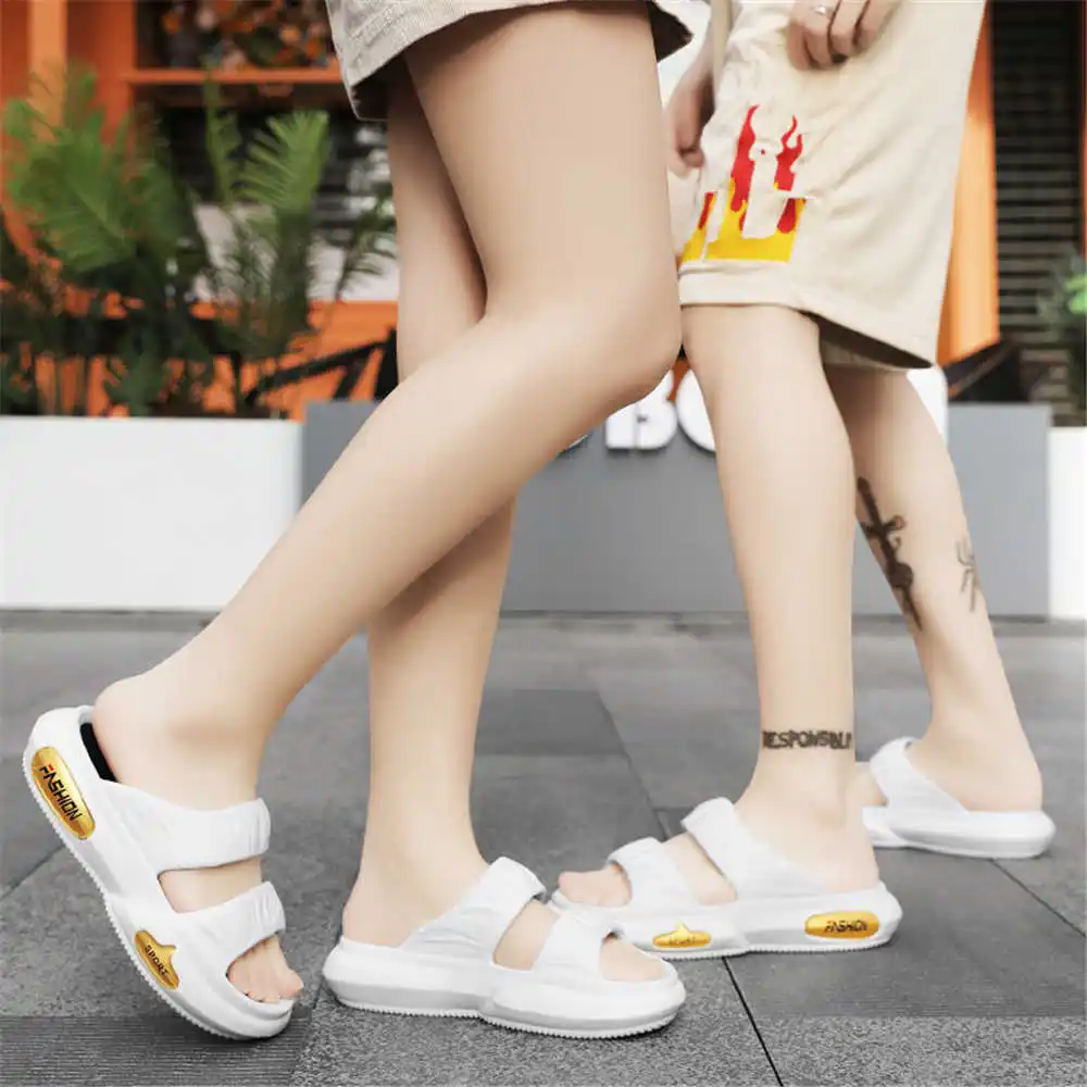 

Нескользящая легкая мужская спортивная обувь из натуральной кожи, нескользящие сандалии, тапочки для душа для мужчин, кроссовки для отдыха, высокое качество