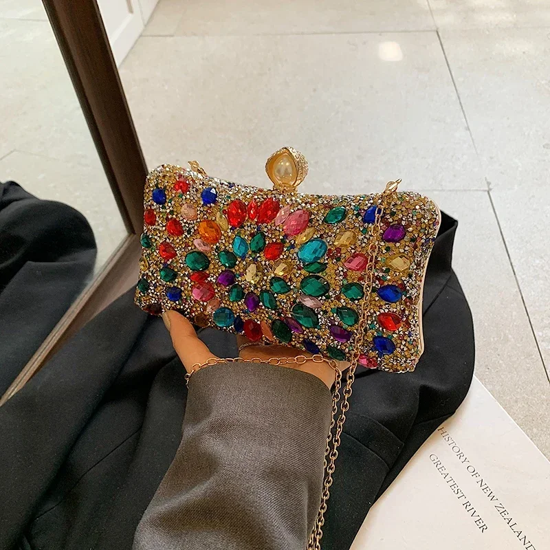 Borsa da pranzo con borchie di strass colorati 2024 nuova borsa da sera per abito alla moda borsa a mano a forma di scatola quadrata a catena per le donne