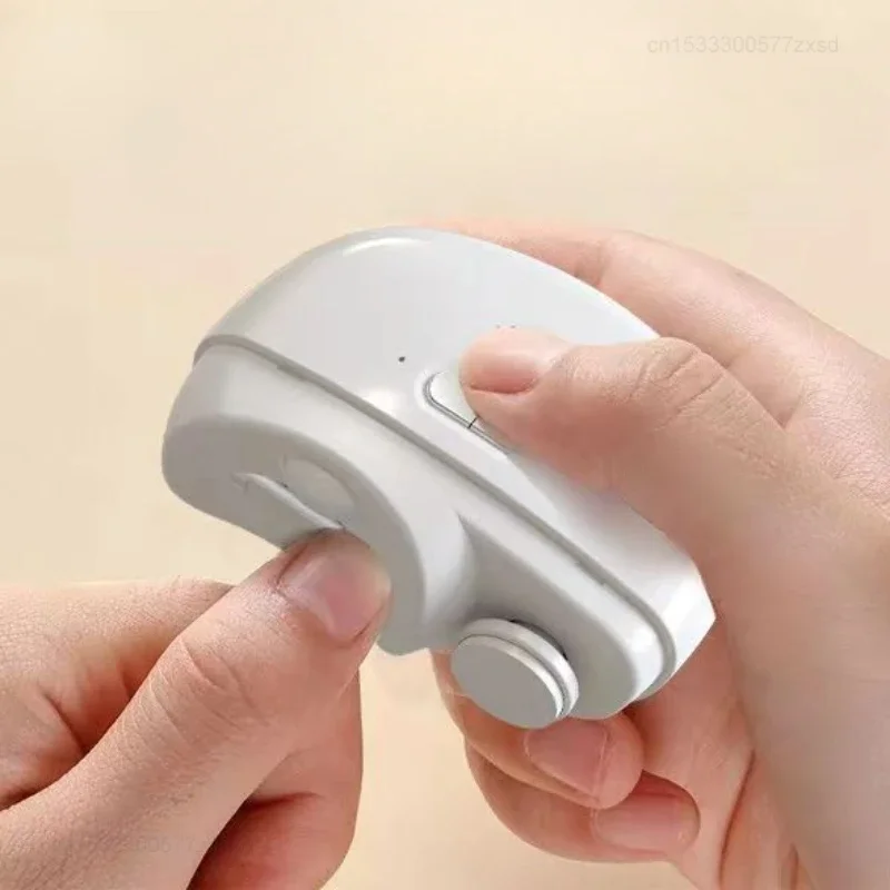 Imagem -02 - Xiaomi-aparador Elétrico de Unhas para Adultos e Bebês Cortador Automático de Unhas Apontador com Luz Led Aparador de Segurança