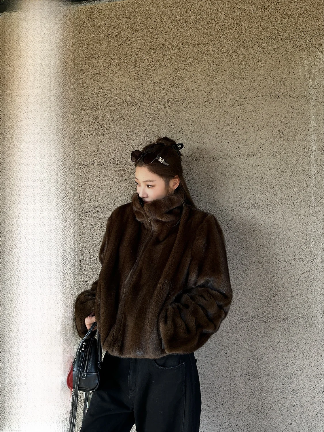 

Двусторонняя утепленная шуба из меха D YANGJUN Зима 2025: Молодежная, свободного кроя, укороченная, теплая, красивая верхняя одежда