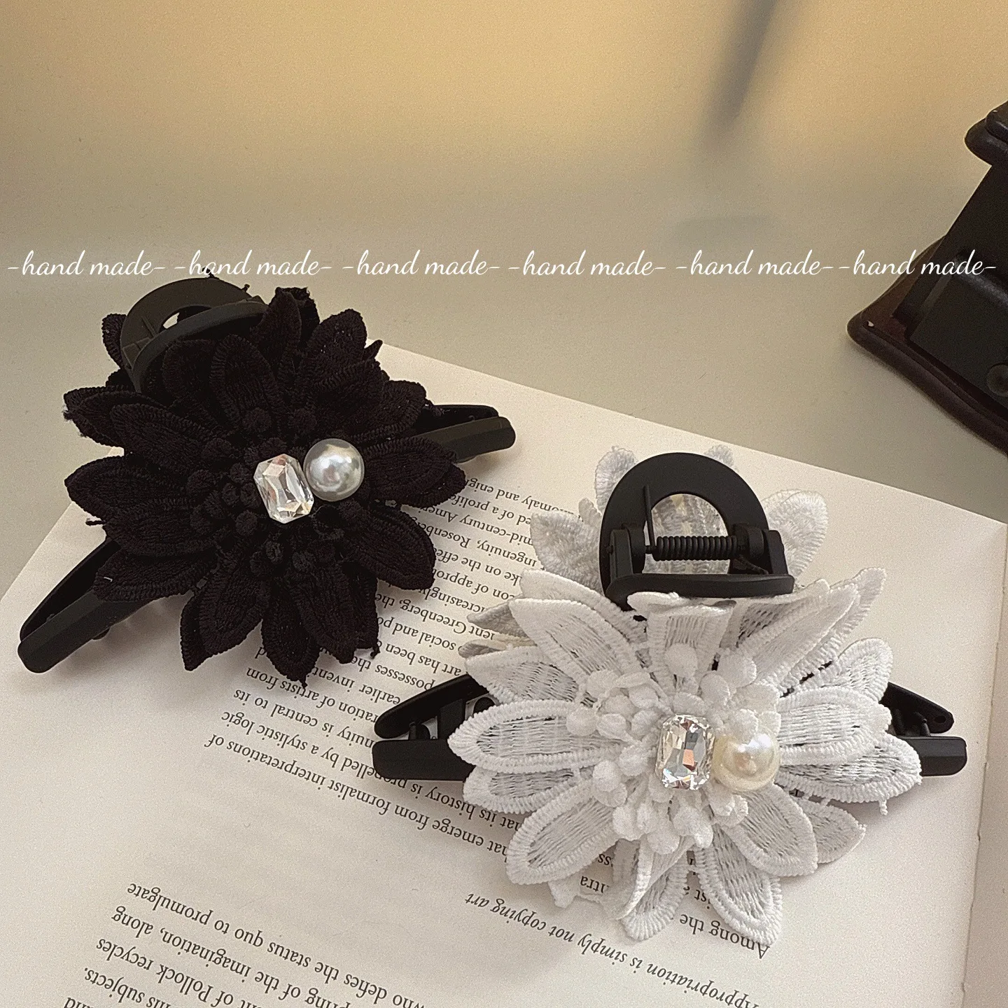 

Artisan Fabric Flower Pearl Hair Clamp, 2025 New Volumizing French Twist Clip, Elegant Hair Claw for Women, Hair Accessory