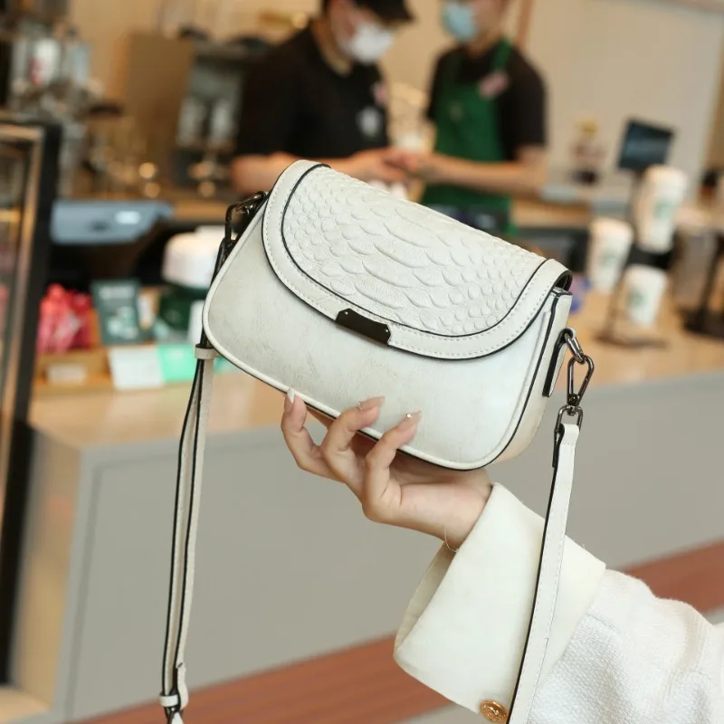 Women's Summer Lightweight Messenger Bag Oil Wax Skin Leather Shoulder Crossbody Bag High Quality Cowhide Casual Women's Handbag