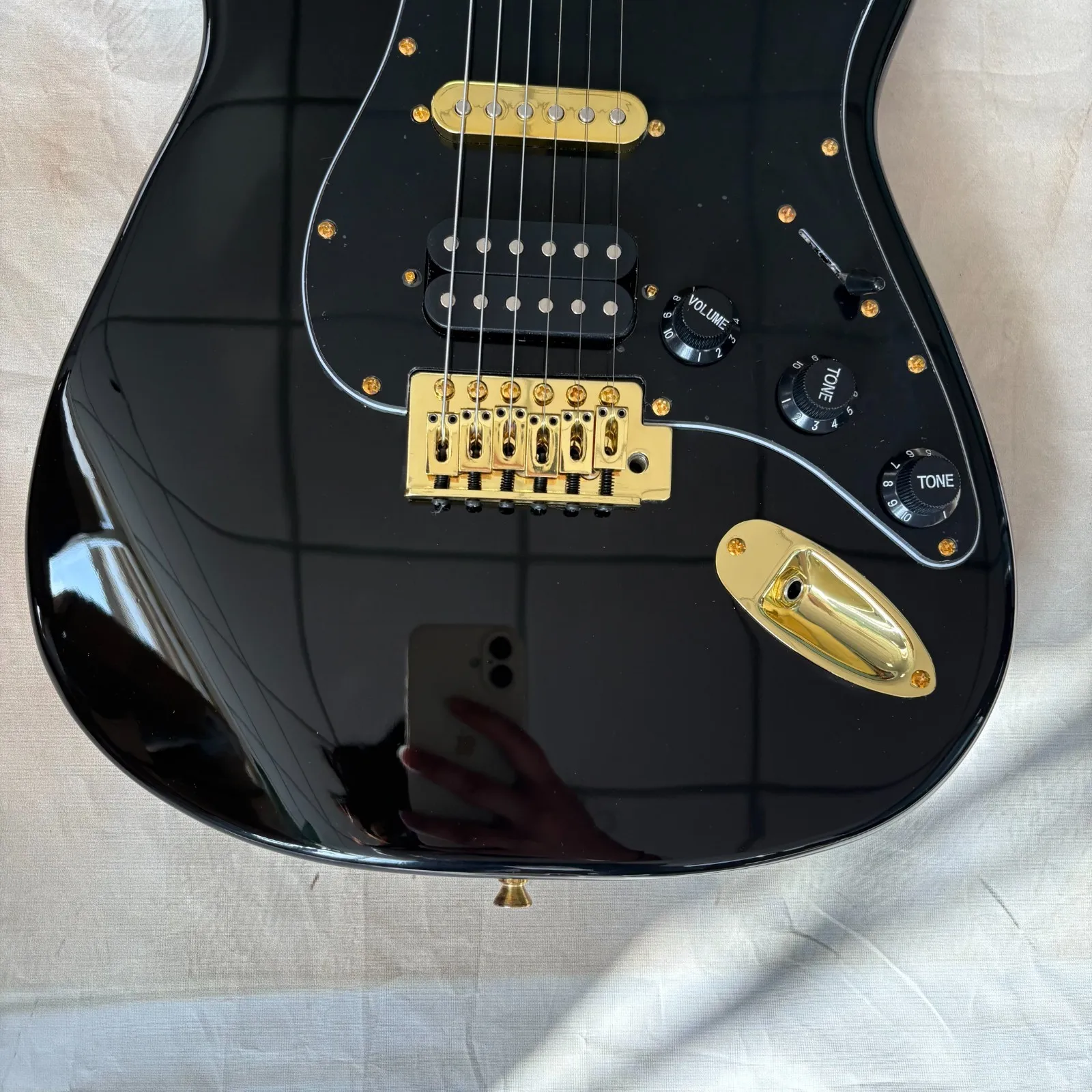 

2025 Style Guitar Rosewood Fretboard Maple Neck HSS Pickups