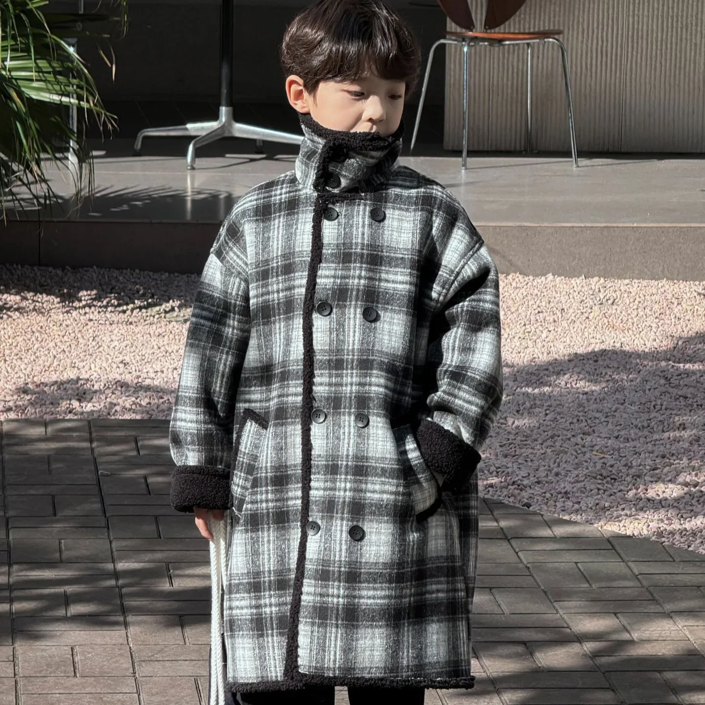 Boys Coat 2024 Winter New Childrens Wear Korean Style Boy Baby Black and White Checkered Wool Thickened Fur One Long Coat