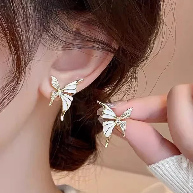 Huitan Elegante Schmetterlings-Ohrstecker für Damen, wunderschöne, süße, trendige Ohrpiercing-Accessoires, modischer, schicker Verlobungsschmuck