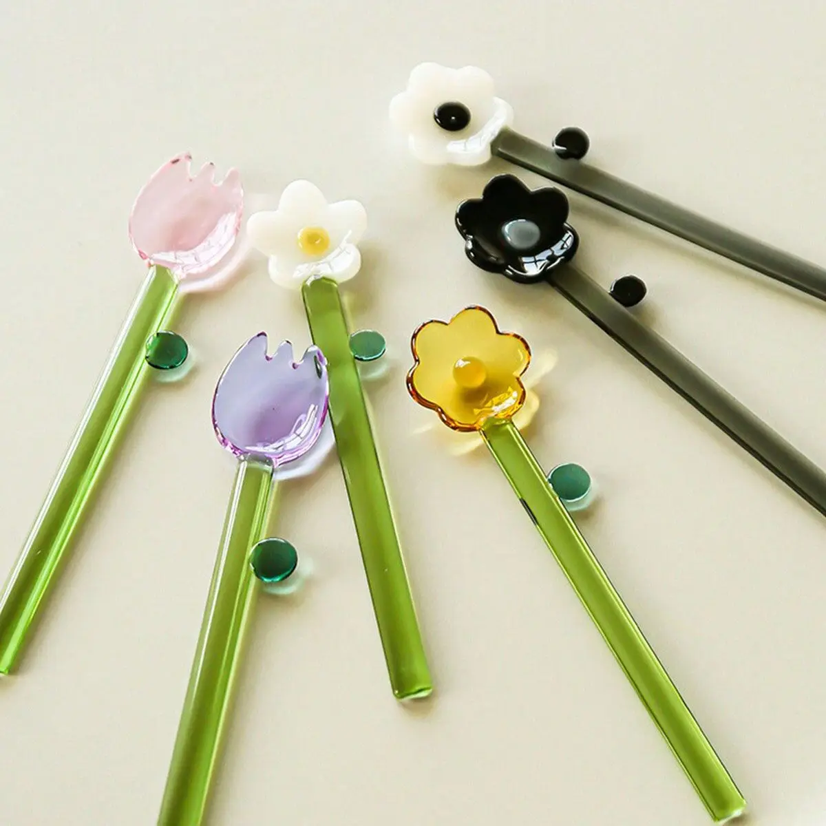 A flower spoon Glass spoon Long handle cute flower ice cream dessert spoon coffee stirring spoon